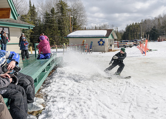 Dryden Skihill SB032915-3-9304