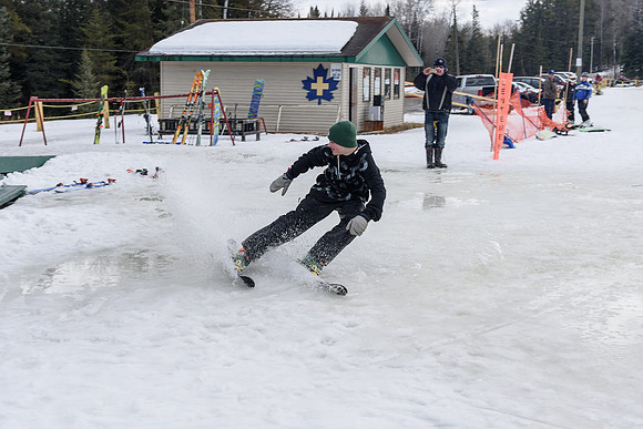 Dryden Skihill SB032915-3-9295