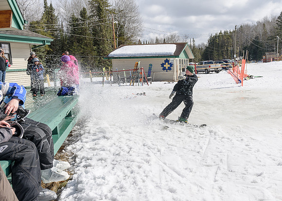 Dryden Skihill SB032915-3-9305
