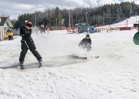 Dryden Skihill SB032915-3-9319
